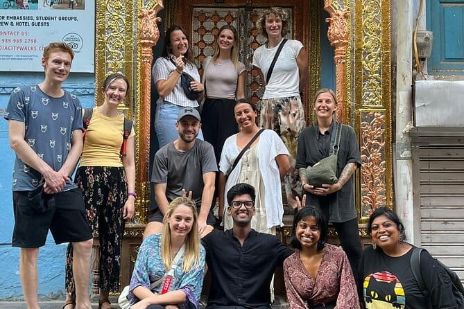 Old Delhi Spice Market and Temple Tour - Gurudwara Sis Ganj Sahib: Sikhism story and the community kitchen