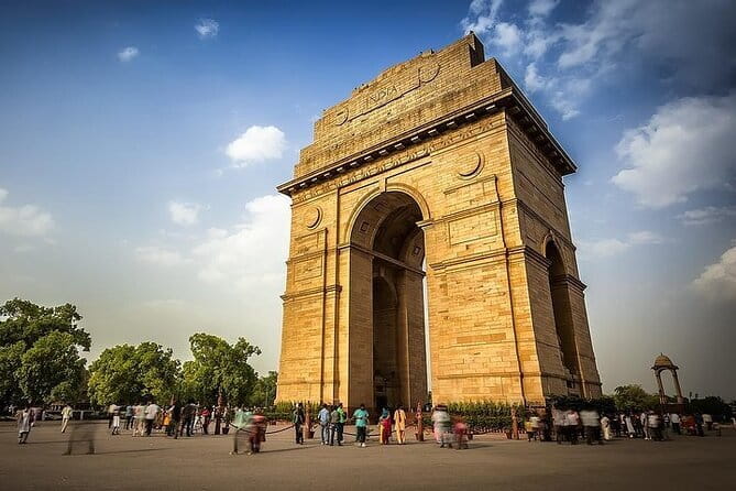 Old Delhi Spice Market and Temple Tour - Practical tips for Old Delhi walking tours (smells, heat, shoes)