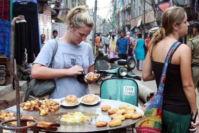 Old Delhi street Food Tour & spice market- For Indian food lover - Entering Old Delhi with Pickup and a Food-Focused Plan