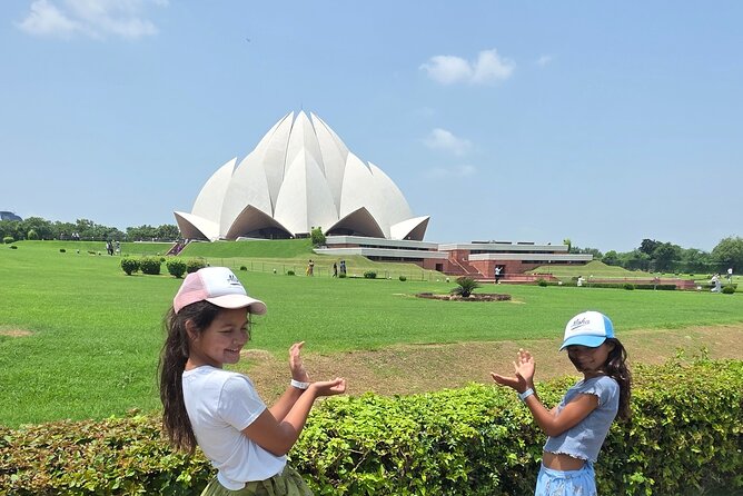 Old Delhi Tour by Tuk-Tuk Street Food and Shopping Experience - Jama Masjid: A Big Mosque Visit With Admission Included
