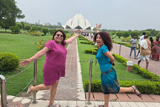 Old Delhi Tour by Tuk-Tuk Street Food and Shopping Experience - Agrasen Ki Baoli Steps: Short Stop, Real Atmosphere