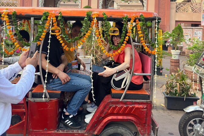 Old Delhi Walking Tour: Food, Culture & Spice Bazaars - Chandni Chowk’s multi-faith street scenes, 30 minutes that set the tone