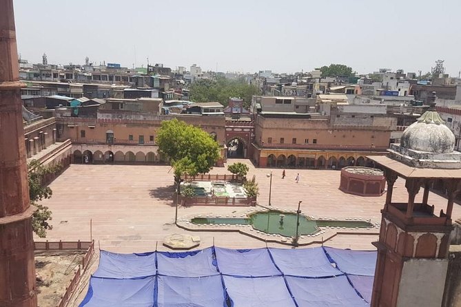 Old Delhi Walking Tour - Meeting at Jama Masjid Gate No. 3, and using Delhi Metro smartly