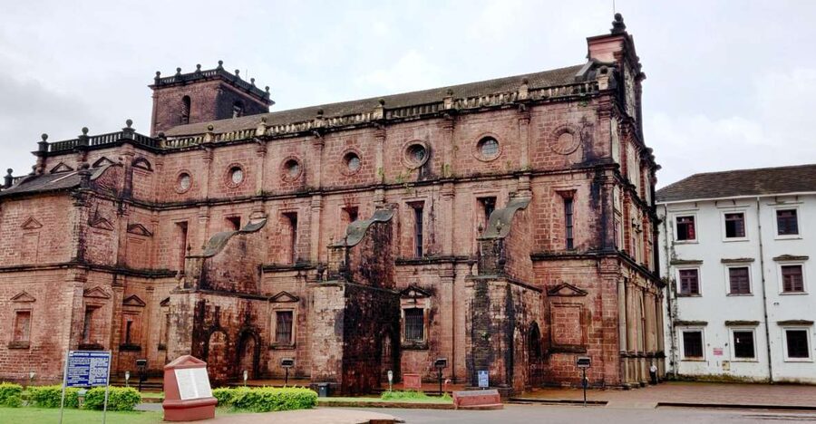 Old Goa: Walking Tour of Heritage Churches - Starting at Viceroys Arch: where your walk makes sense