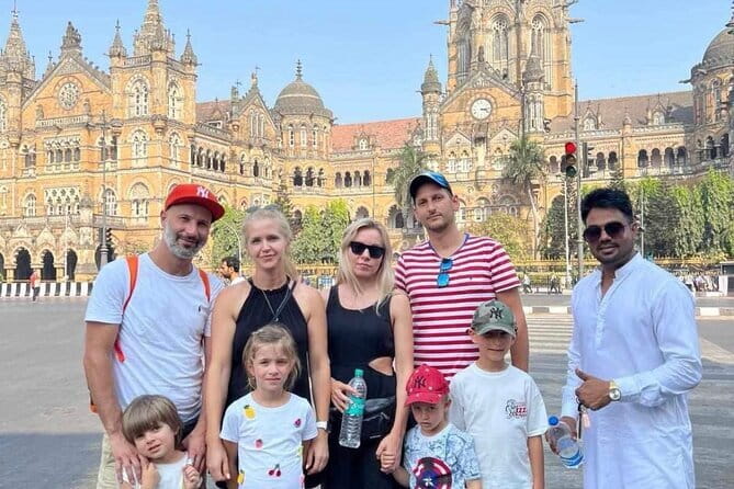 Old Mumbai Sightseeing Tour with a Local Guide - Stop 1: Sassoon Docks, 1875 history plus laundry you can watch