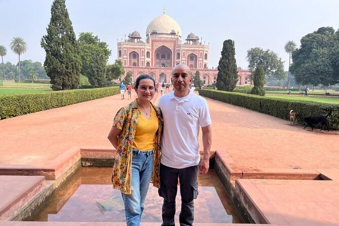 Old & New Delhi Full or Half Day Private Sightseeing Tour - Gurudwara Bangla Sahib: a calmer hour in the middle of the city