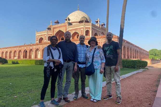Old & New Delhi Full or Half Day Sightseeing Tour - Jama Masjid: red sandstone scale and a courtyard you can breathe in