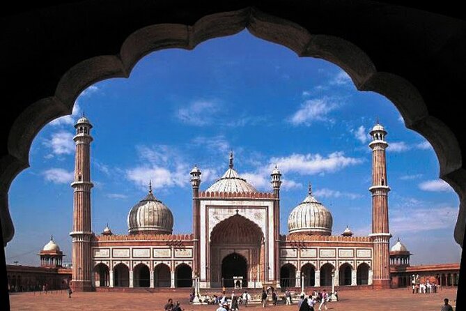 Old & New Delhi Private City Tour – Traveler’s Choice (Top Rated) - The New Delhi Finale: Lotus Temple, Humayun’s Tomb, or Qutub Minar