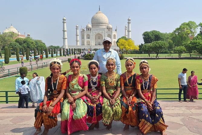 Old & New Delhi Tour : Monuments , Rickshaw Ride & Local Heritage - How the 6 to 8 hour flow works in real life