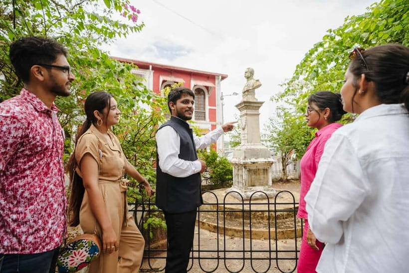 Panaji: Heritage Walking Tour in Fontainhas Latin Quarter - Entering an Indo-Portuguese mansion and meeting the owner