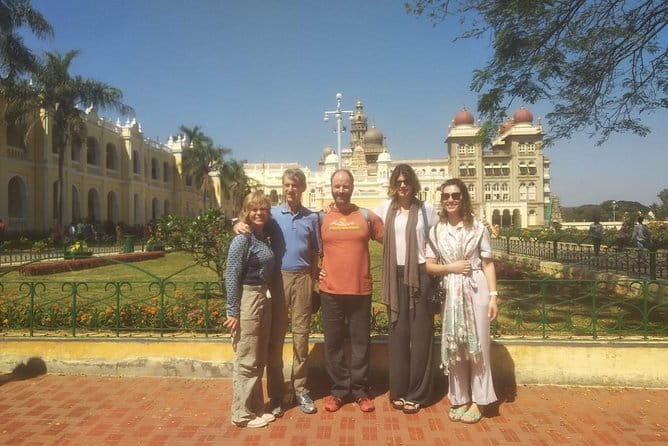Pete City Walk - Stop 4: Anjaneya Swamy Temple on Avenue Road, then a 500-year walk backward