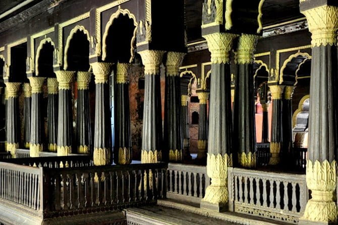 Pete walk, an immersive walking tour in Bangalore with a guide - Bangalore Fort: from Kempe Gowda’s 1537 mud fort to stone reinforcements