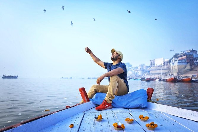 Photography Documentary and Street Photography - Getting oriented at Dashashwamedh Ghat Road