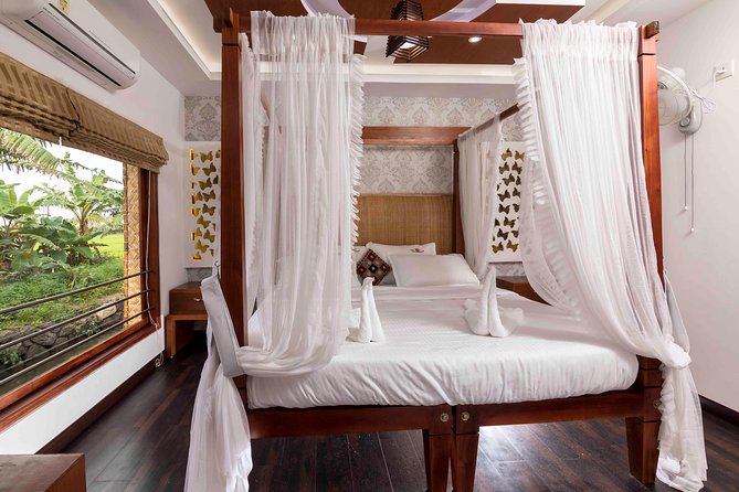 Private 3 Bedroom Luxury Houseboat Trip in Alleppy Backwaters - Noon start at Punnamada: what your day actually looks like