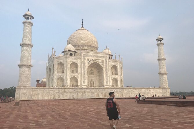 Private Car from Delhi to Taj Mahal with Driver and Local Guide - Bazaars and artisans: shopping with a plan