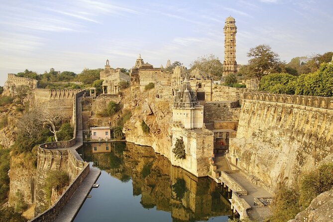 Private Chittorgarh Day Trip from Udaipur with Optional Guide - Chittorgarh Fort at UNESCO Scale, What to Prioritize