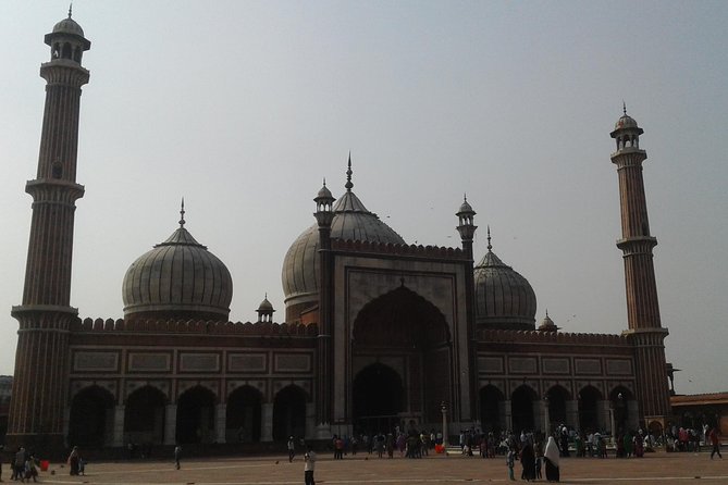 Private City Tour of New Delhi and Old Delhi - India Gate in New Delhi: Memorials Under an Imperial Skyline