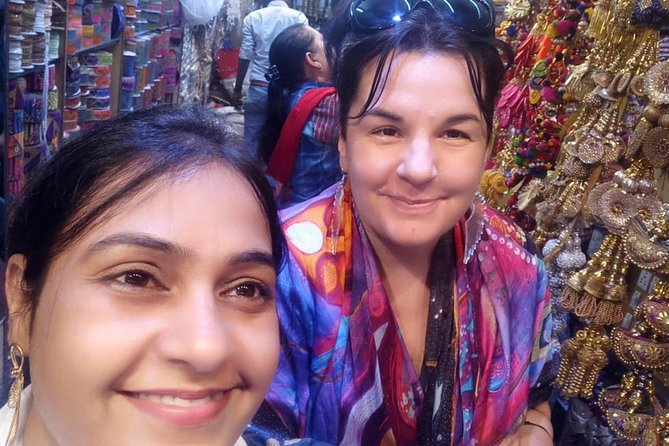 Private Customized Delhi Shopping Tour with Female Consultant - A female consultant is the real shortcut through Delhi markets