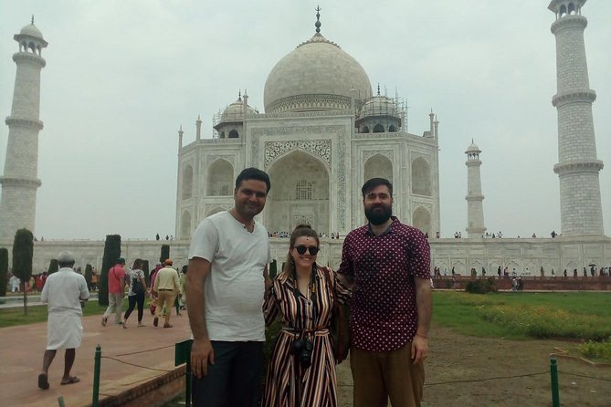 Private day tour from Delhi to Taj Mahal and Agra Fort with guide - Taj Mahal at 10:00 am, what you should focus on