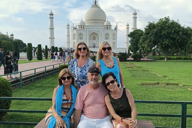 Private Day Tour to Taj Mahal and Agra fort from Delhi - Lunch and the 2:30pm free time for shopping and craft demos