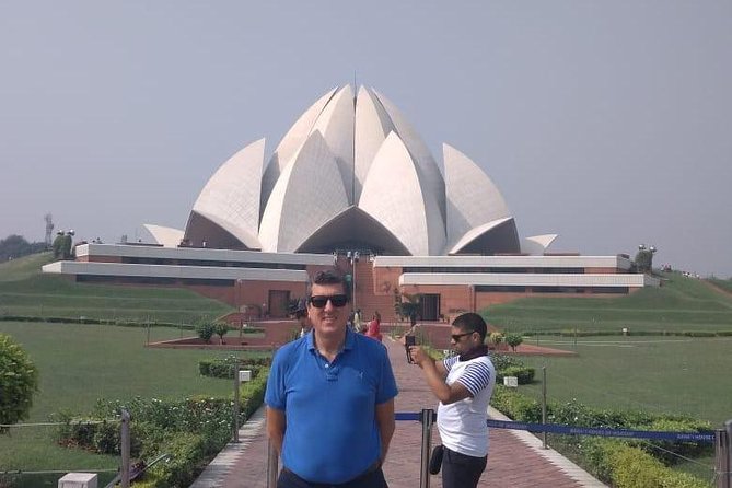 Private Delhi City Tour Including New Delhi and Old Delhi - Entering Old Delhi: Red Fort, Jama Masjid, and Raj Ghat