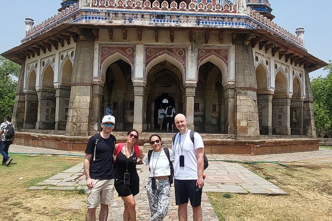 Private Delhi City Tour-Old Delhi, New Delhi and Major Attraction - Lotus Temple and Qutub Minar: calm worship and tallest-minaret history
