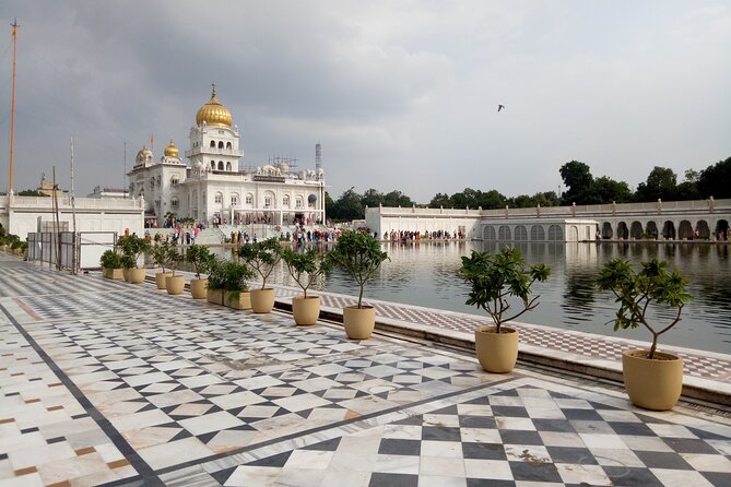 Private Delhi Spiritual and Temples Tour - Jama Masjid: Red Sandstone Courtyard and Mosque Scale