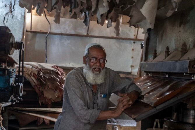 Private Dharavi Slum Tour with Guide and Transport - Kumbharwada potters’ quarter: the short stop with big meaning