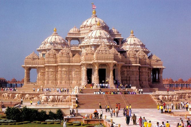 Private Evening Tour of Akshardham Temple with Musical Fountain Show - The Musical Water Fountain Show: Tickets Included, Language to Consider