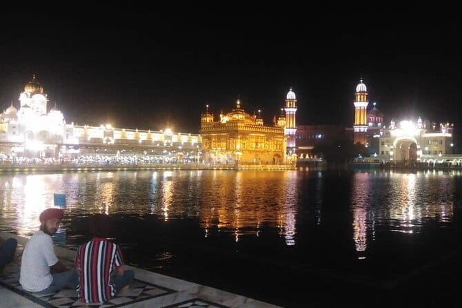 Private Full-Day Amritsar Tour: The Golden Temple & Wagah Border - Wagah Border Beating Retreat: what to expect at the end of the day