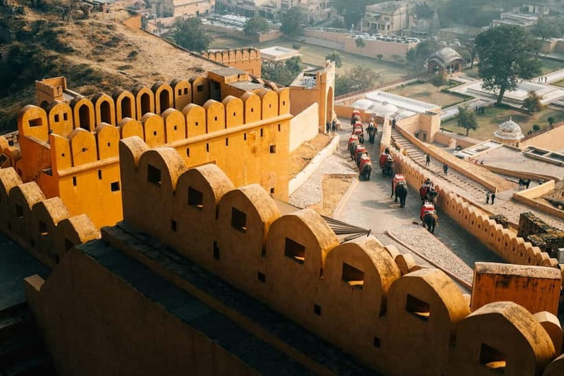 Private Full-Day Jaipur Guided Tour with Monkey Temple - Monkey Temple (Galtaji): the kunds water tanks, rounded pavilions, and real street life nearby