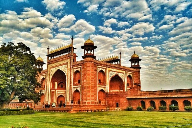 Private Full-Day Sunrise Taj Mahal and Agra City Tour - Guides and drivers: the difference between seeing and understanding