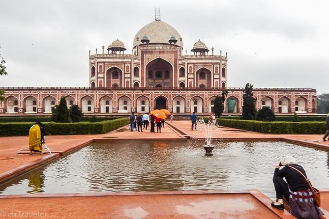 Private Full Day Temple Tour in Delhi - Lunch break: a buffet that keeps the day on track