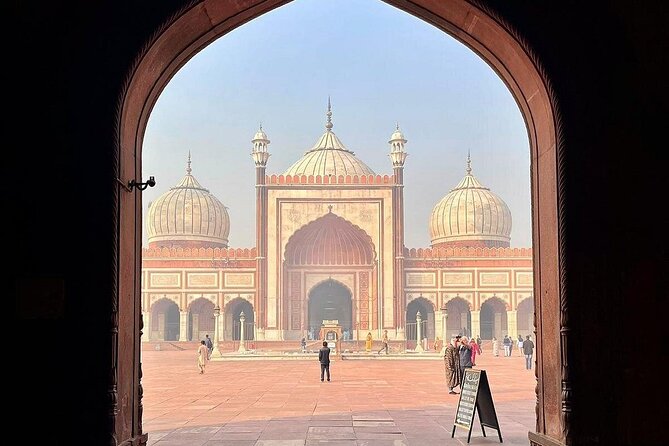 Private Guided Tour of Old and New Delhi - Jama Masjid: stepping into Mughal scale (and why it feels different)