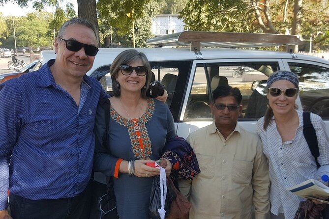 Private Guided Tour of Old and New Delhi - Red Fort and the Chandni Chowk rickshaw lanes