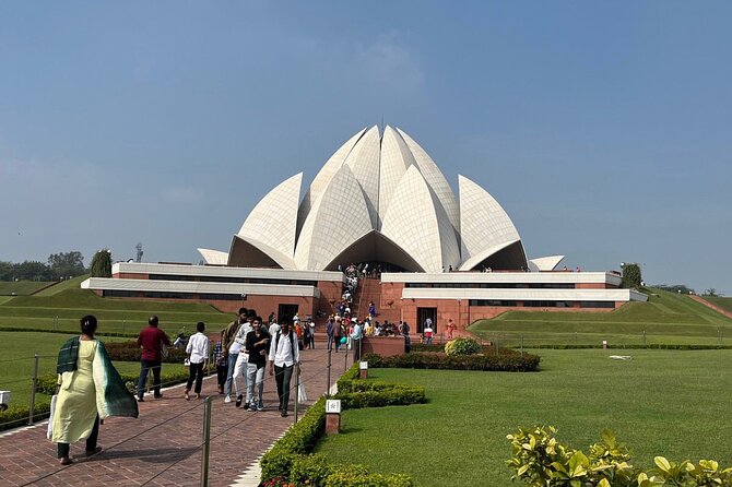 Private Half Day Delhi -City Tour including Entrance Fees - Hotel Pickup and Air-Conditioned Comfort in Delhi Traffic