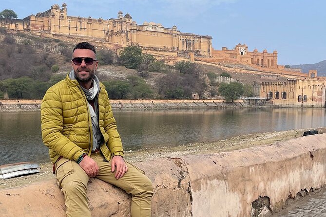 Private Jaipur Half-Day: Amber Fort, Stepwell, Jal Mahal & Gaitor - Amber Fort in Amer: Rajput architecture and hilltop views