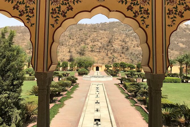 Private Jaipur Half-Day: Amber Fort, Stepwell, Jal Mahal & Gaitor - Hawa Mahal, Jantar Mantar, and City Palace in one efficient loop
