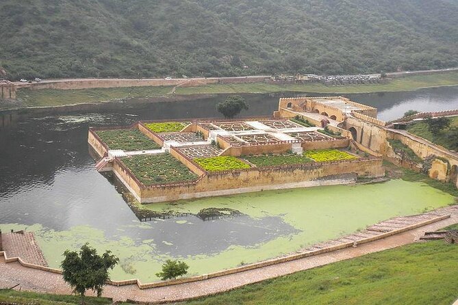 Private Jaipur Pink City Tour by Car & Driver with a Tour Guide - Price and Ticket Reality: Is This $17 Value Worth It?
