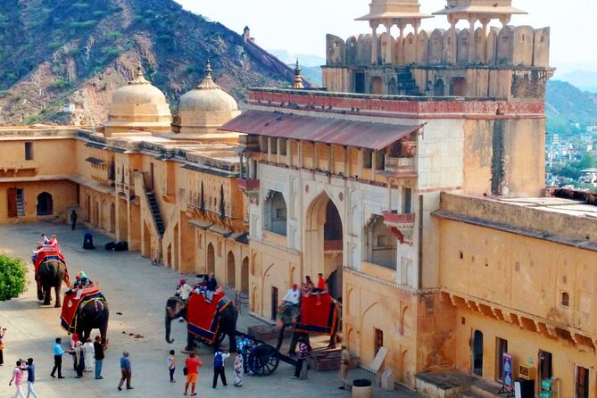 Private Jaipur sightseeing Tour by Car - All Inclusive - Jantar Mantar, the first wow moment in Jaipur