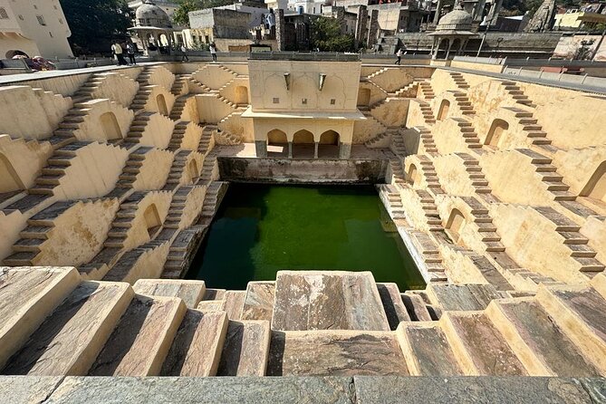 Private Jaipur Tour with Guide & All Entry Tickets - Royal Gaitor Tumbas: carvings and calmer temple spaces
