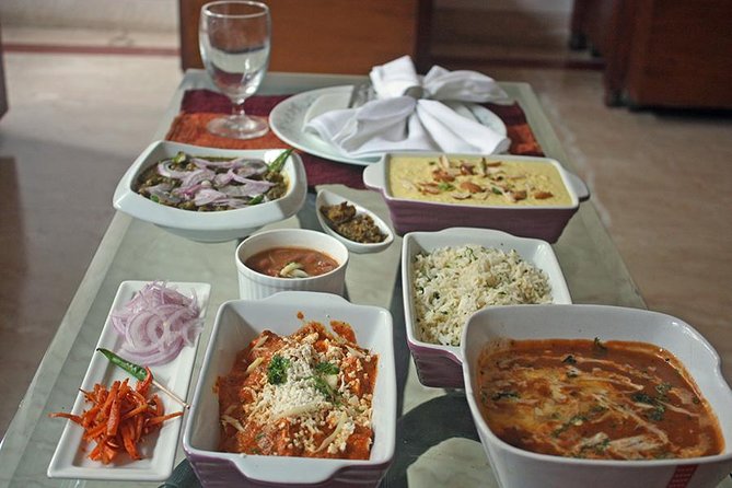 Private Market Tour and Vegetarian Cooking Class in Mumbai - The meal setup: lunch or dinner, plus a complimentary beer
