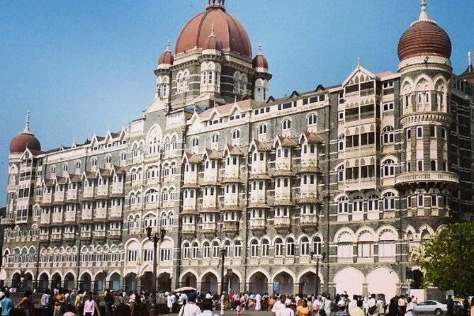 Private Mumbai City Tour with Transport - Stop 1: Gateway of India, the harbor landmark you instantly recognize