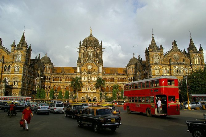 Private Mumbai Sightseeing Tour - Banganga to the sea front: the classic opening scenes