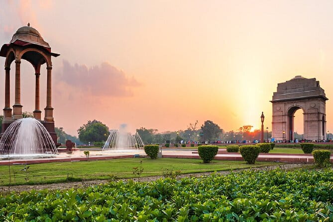 Private Old and New Delhi Full-Day Guided Tour all Inclusive - Red Fort: closing with Shah Jahan’s fortress power