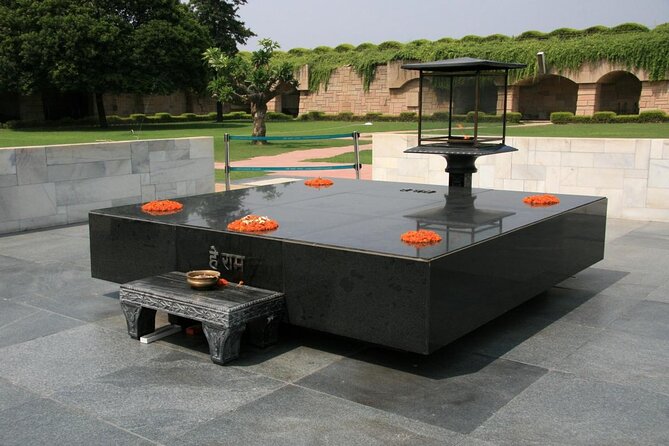 Private Old and New Delhi Tour in 8 Hours With Entrances and Lunch - Key reasons this tour makes sense fast