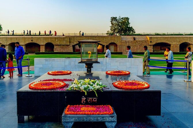 Private Old & New Delhi Sightseeing Day Tour - Parliament area, then lunch: managing midday time the smart way