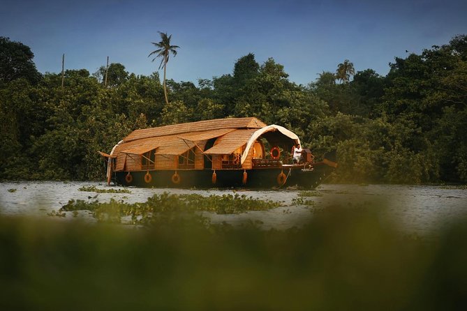 Private Overnight Alleppey Houseboat Cruise from Kochi - Your first day: Kerala backwaters, Vembanad Lake, and a Fort Kochi Beach stop