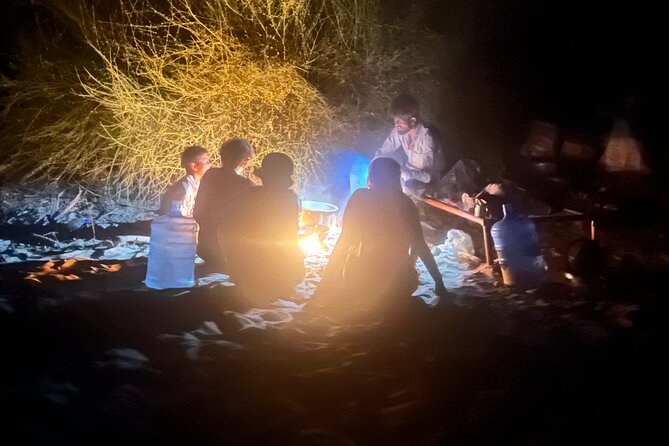 Private Overnight Safari Tour with Camel Ride - Showers, luggage storage, and comfort before and after