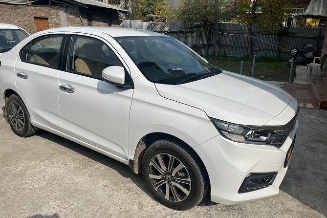 Private Sedan Cab to and from Srinagar Airport and Dal Lake - Who This Transfer Fits Best